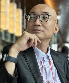newコマツ株式会社_小松智プロフィール写真_宣材写真.jpg