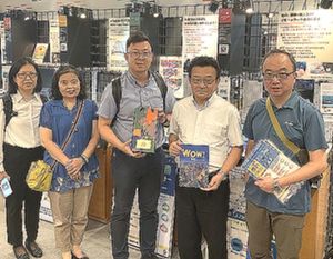 ブース前集合.JPG