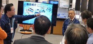 20251118 FVFブース前ピッチ.jpg